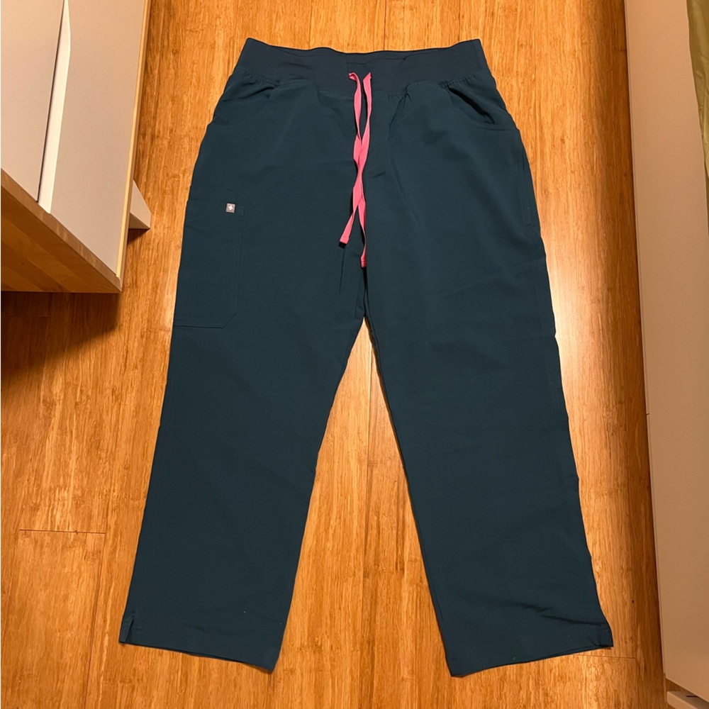 FIGS SCRUBS Kade Cargo Pants in Hydrogreen
